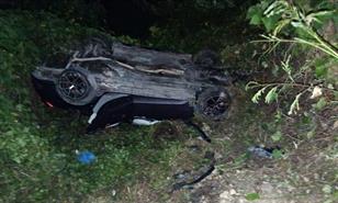 Se vuelca veh&iacute;culo en el que viajaban dos adultos y menores en Macao; no reportan lesionados