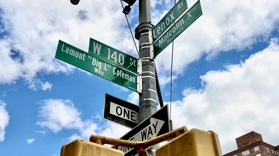 Muere una mujer en Nueva York tras estrellarse un camión de la basura contra un andamio