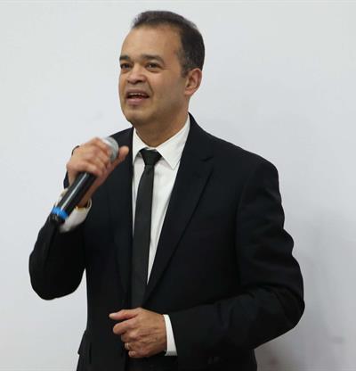 M&aacute;nager de Alex Bueno cuestiona su exclusi&oacute;n en el Soberano pese a ser nominado a los Latin Grammy