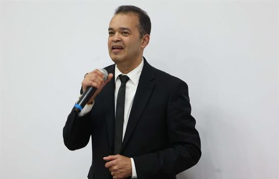 M&aacute;nager de Alex Bueno cuestiona su exclusi&oacute;n en el Soberano pese a ser nominado a los Latin Grammy