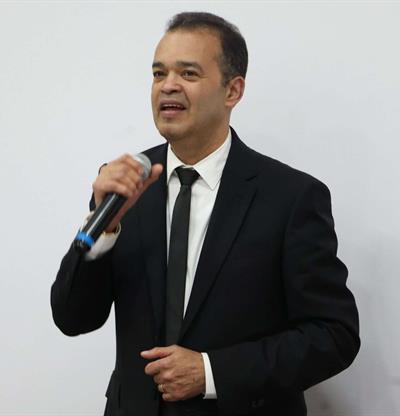 Alex Bueno emociona a sus seguidores al compartir "Serenata a mam&aacute;" en medio de su proceso de salud