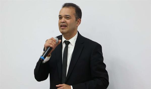 Alex Bueno emociona a sus seguidores al compartir "Serenata a mam&aacute;" en medio de su proceso de salud