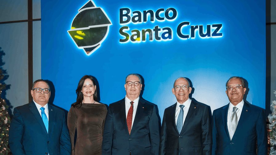 Banco Santa Cruz destaca su desempeño institucional en su tradicional encuentro navideño Banco Santa Cruz destaca su desempeño institucional en su tradicional encuentro navideño