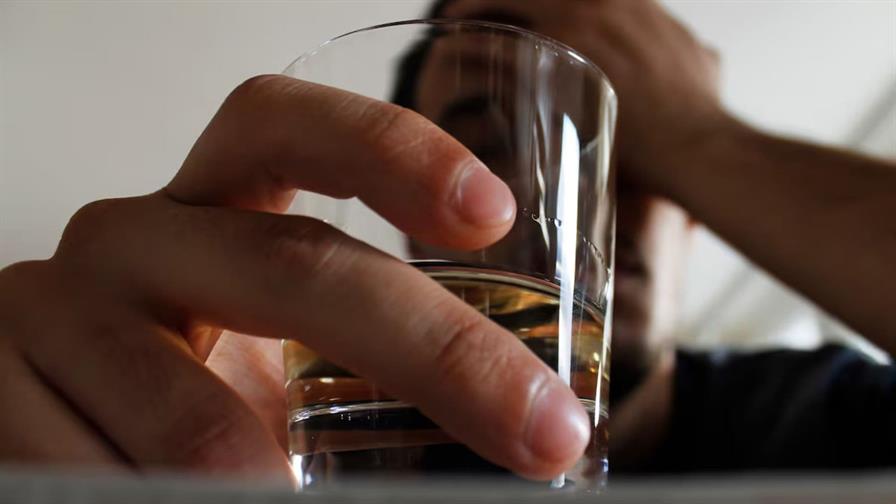 Cómo evitar consumir alcohol adulterado y sus peligros