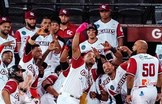 Gigantes clasifican, dan puntillazo final a Tigres al vencerlos 5-3 y dejarlos fuera de la semifinal