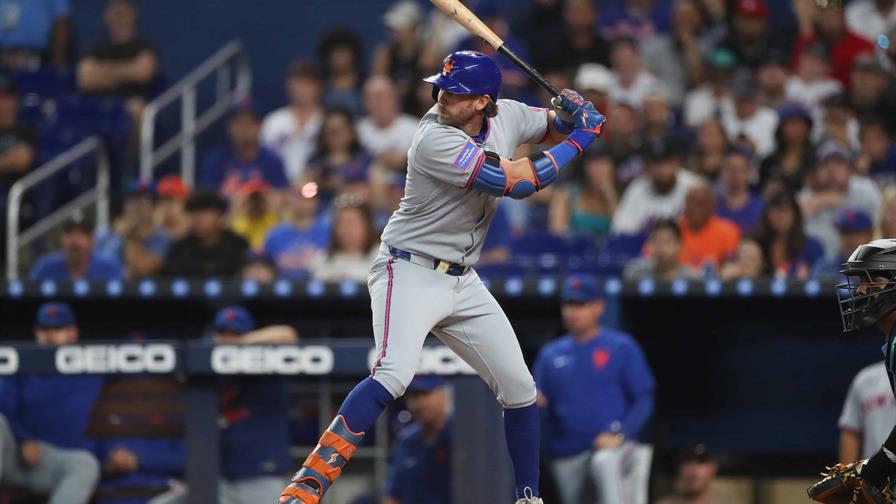 Mets pasa a McNeil a Athletics por jugador de ligas menores