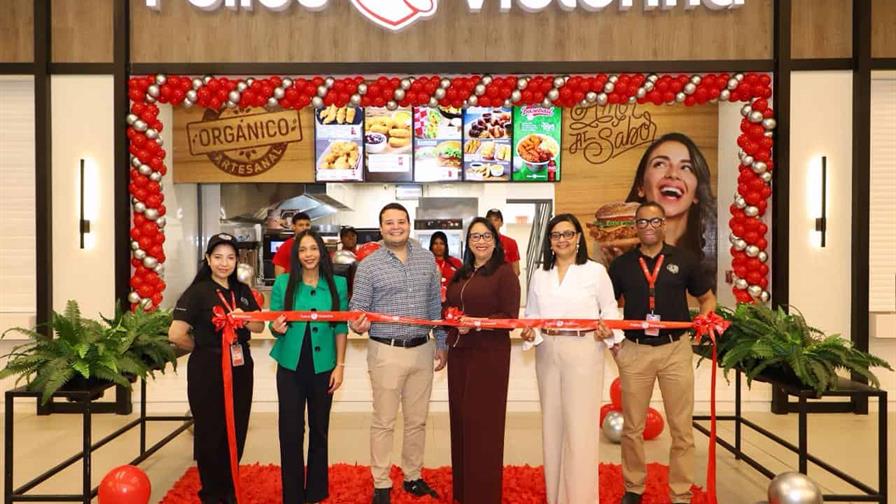 Pollos Victorina inaugura  sucursal en &Aacute;gora Santiago Center
