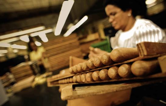 Sanci&oacute;n de EE. UU. a magnate Chen Zhi golpea a fabricante de habanos en RD