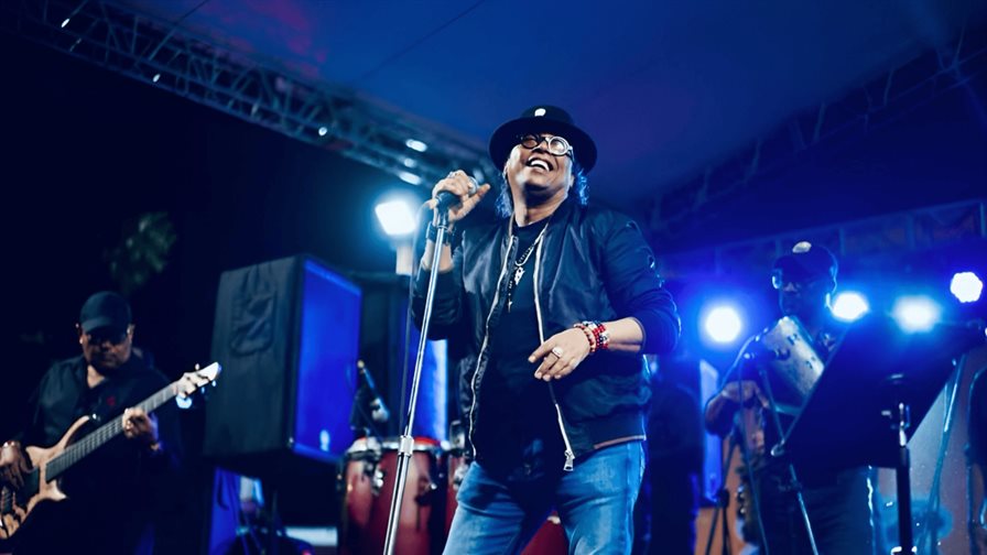 Sergio Vargas enciende el Malec&oacute;n de San Pedro de Macor&iacute;s en el cierre de Ritmo de la Costa