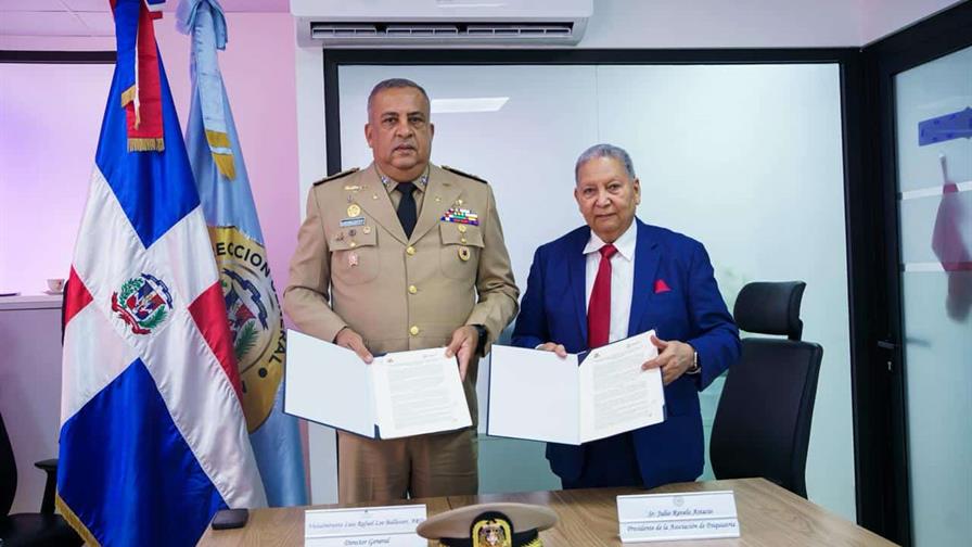 Migraci&oacute;n  firman acuerdo con la Sociedad de Psiquiatr&iacute;a para fortalecer salud mental del personal