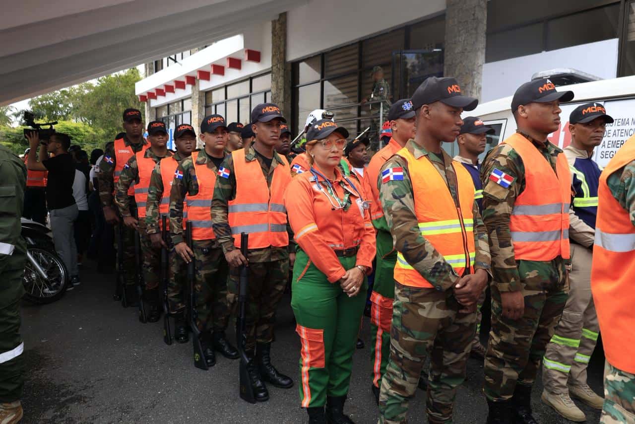 Parte de las personas que participan en el operativo desplegados para reforzar la seguridad en el pa&iacute;s. 
