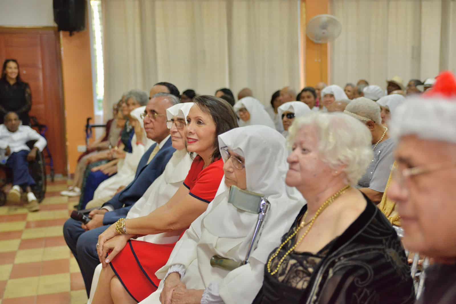 Emotividad y participación marcaron la celebración de la Gala Edad de Oro dedicada a los adultos mayores.