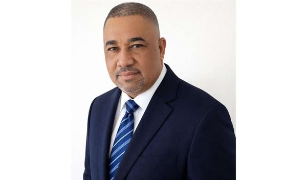 El periodista Yoel Adames Franco lanza Deporte con cara de mujer: una obra para la mujer