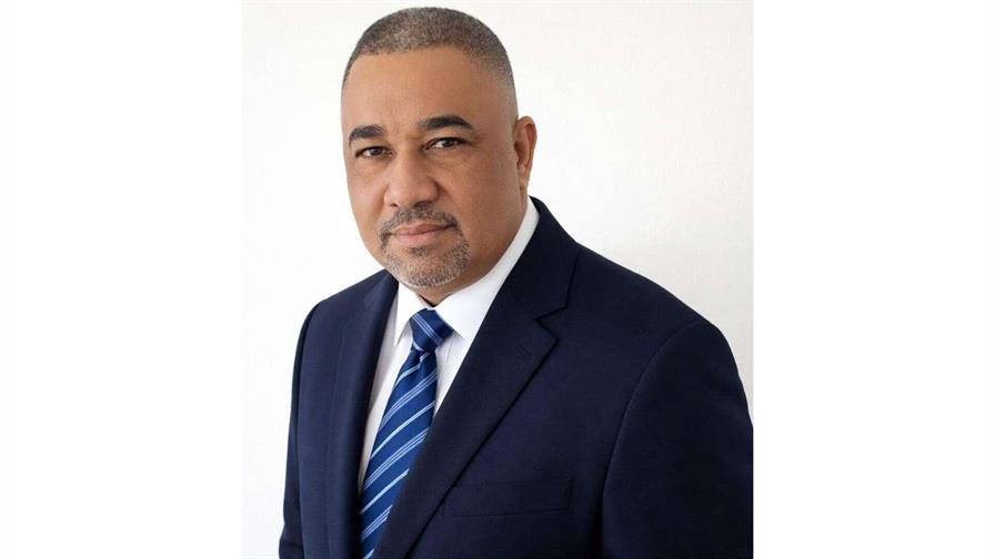 El periodista Yoel Adames Franco lanza Deporte con cara de mujer: una obra para la mujer