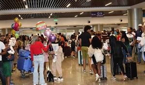 Navidad de reencuentros: dominicanos vuelven a casa entre abrazos y l&aacute;grimas