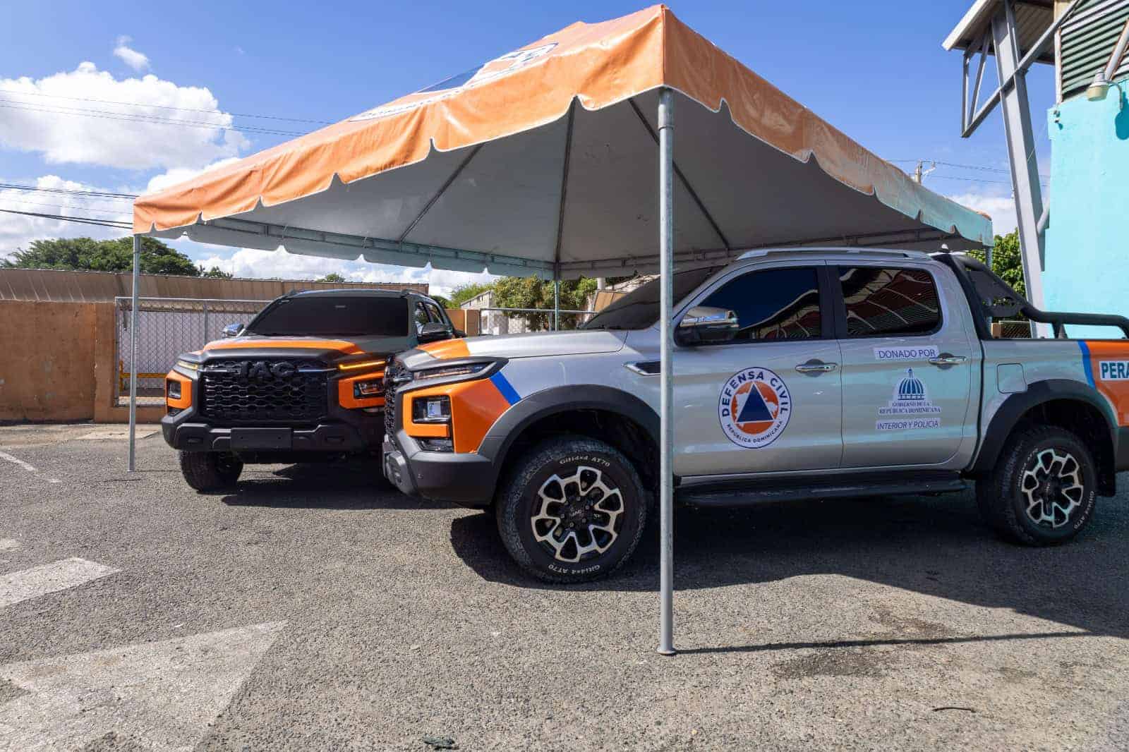 Miembros de la Defensa Civl en un puesto de vigilancia.