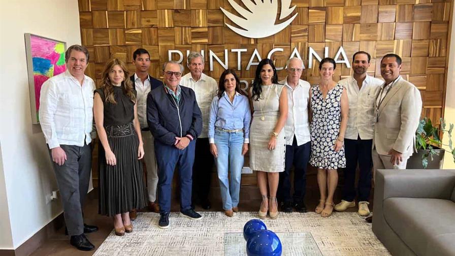 La embajadora de Estados Unidos visita las instalaciones del  Grupo Puntacana