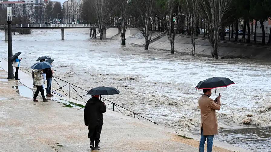 Los Ángeles en alerta máxima por riesgo de inundaciones en Navidad