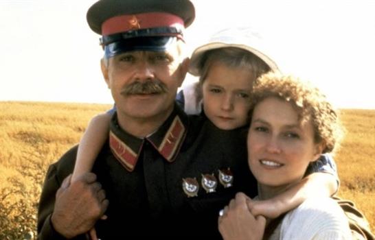 Plataformas de cine censuran escenas de Quemados por el sol, &uacute;nico ganador ruso de &Oacute;scar