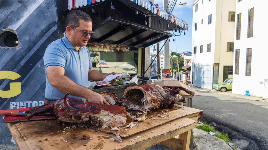 La v&iacute;spera de Nochebuena aumenta el flujo vehicular y comercial en Santo Domingo