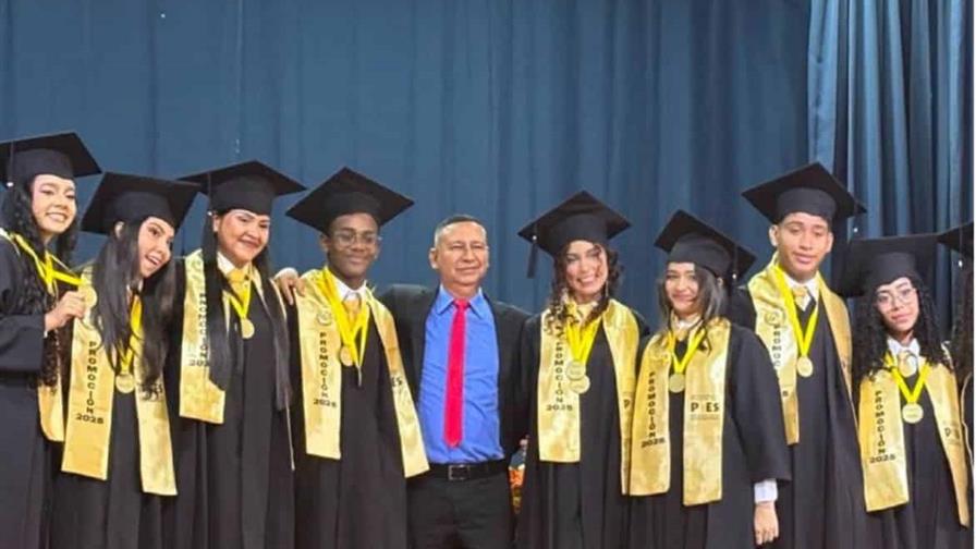 Shakira celebra la graduaci&oacute;n de 415 estudiantes de la Fundaci&oacute;n Pies Descalzos