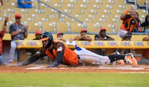 &Aacute;guilas,Toros, Gigantes y Escogido superan una fase regular a dos velocidades