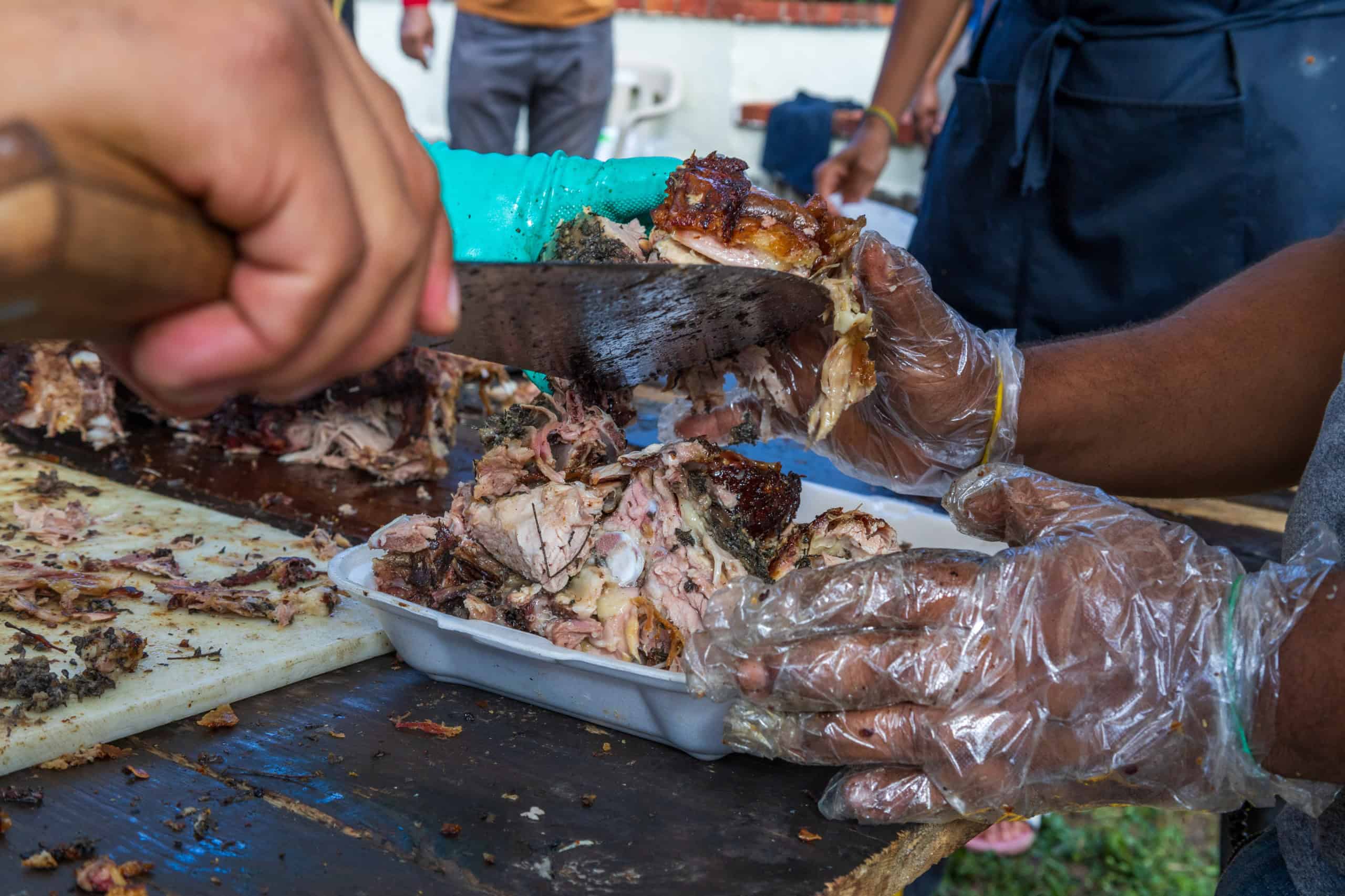 Ventas de cerdo horneado, plato imprescindible de la nochebuena.