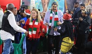 Los venezolanos, m&aacute;s preocupados por la econom&iacute;a navide&ntilde;a que por el despliegue de EE. UU.