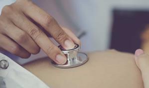 Beb&eacute; en gestaci&oacute;n es operado de un tumor en el pulm&oacute;n en Lima