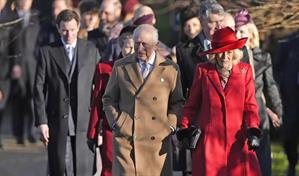 La familia real brit&aacute;nica asiste a la misa de Navidad sin Andr&eacute;s, hermano del rey