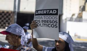 Familiares informan de la excarcelaci&oacute;n de 71 detenidos tras presidenciales en Venezuela