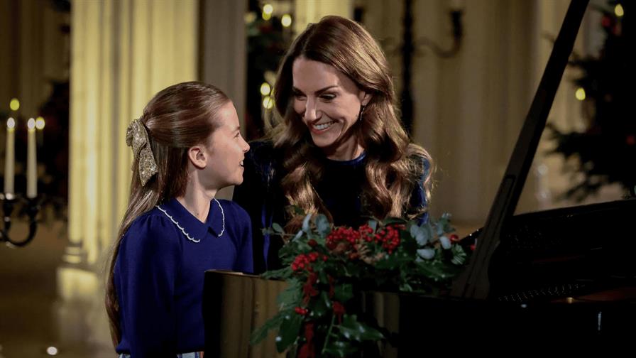 Kate Middleton y la princesa Charlotte conquistan la Navidad con un dueto inesperado al piano