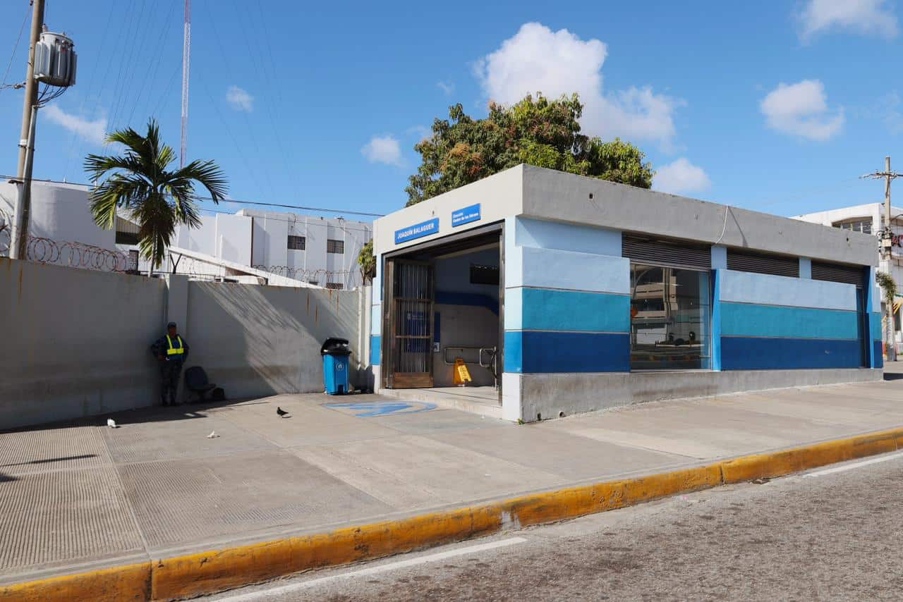La estación Joaquín Balaguer del Metro de Santo Domingo vacía durante las primeras horas de la mañana del 25 de diciembre.
