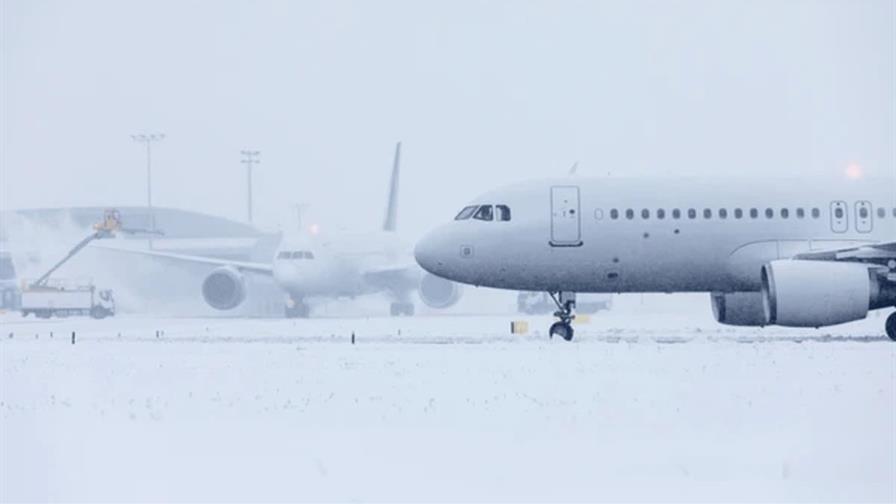 Aerol&iacute;neas cancelan m&aacute;s de 1,000 vuelos en EE. UU. por el clima invernal