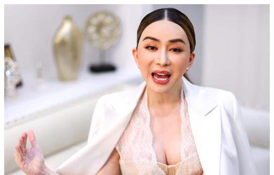 Tailandia congela los activos de la copropietaria de Miss Universo que sigue pr&oacute;fuga