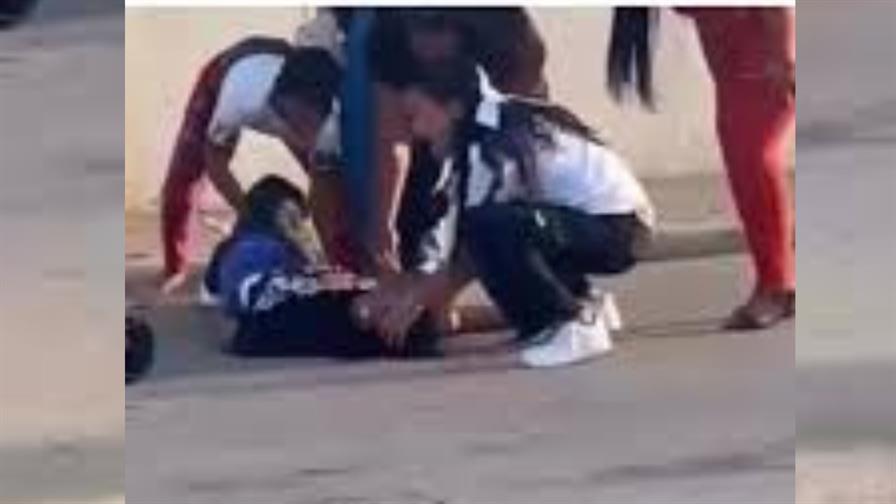 Muere joven herido de bala en la cabeza en intervenci&oacute;n policial de fiesta callejera en Santiago