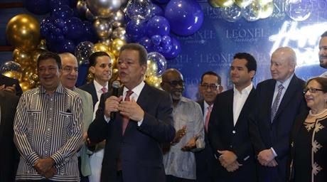 El expresidente Leonel Fern&aacute;ndez celebra 72 a&ntilde;os y seguidores piden su retorno en 2028