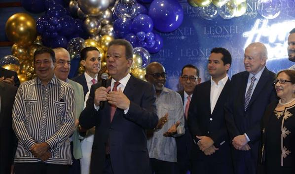 El expresidente Leonel Fern&aacute;ndez celebra 72 a&ntilde;os y seguidores piden su retorno en 2028