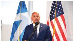 Alcalde dominicano de Lawrence utiliza int&eacute;rprete en audiencia judicial y genera pol&eacute;mica