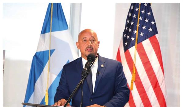 Alcalde dominicano de Lawrence utiliza intérprete en audiencia judicial y genera polémica Alcalde dominicano de Lawrence utiliza intérprete en audiencia judicial y genera polémica