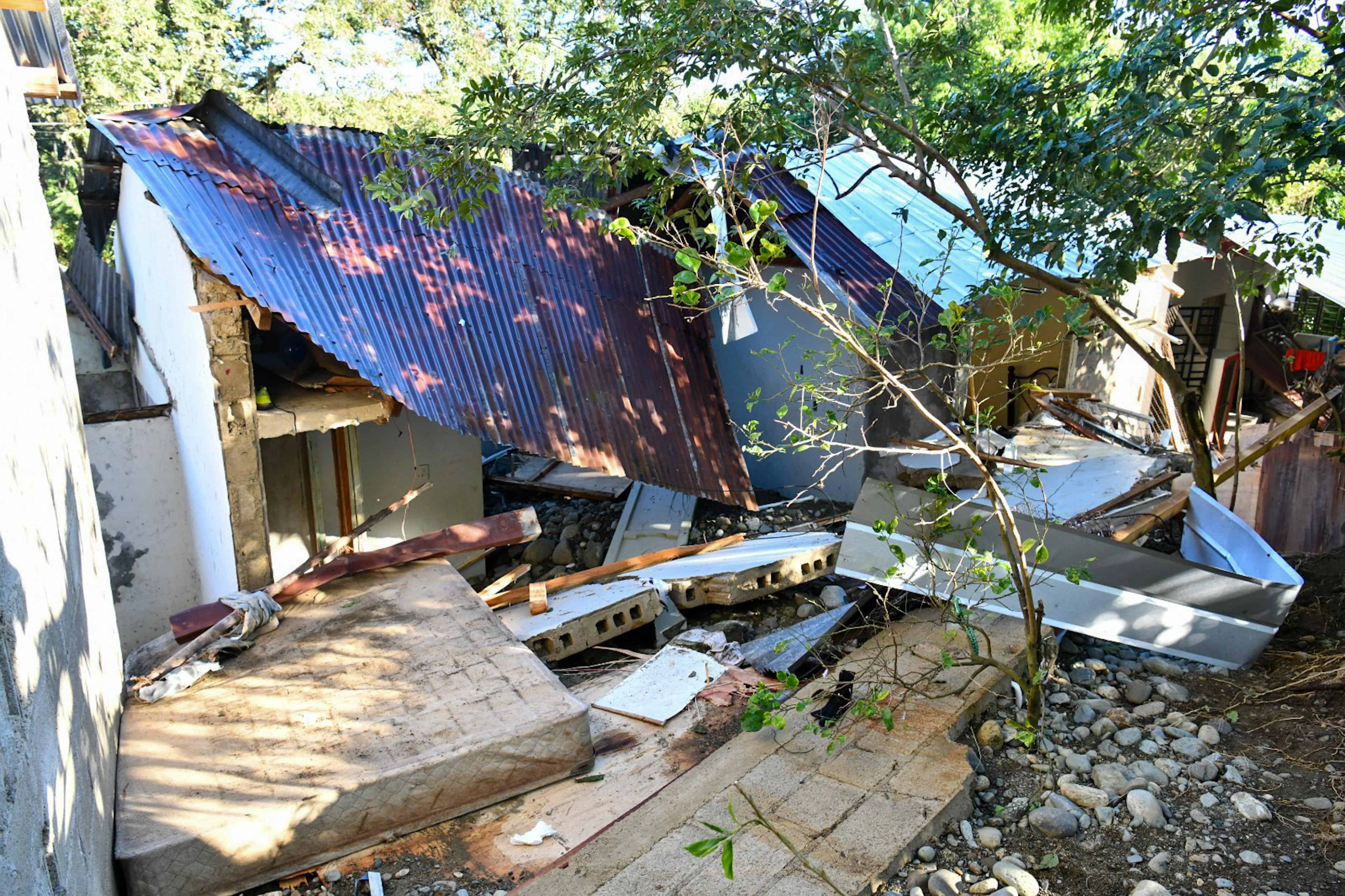 Viviendas con da&ntilde;os tras la fuga de agua que termin&oacute; en explosi&oacute;n.