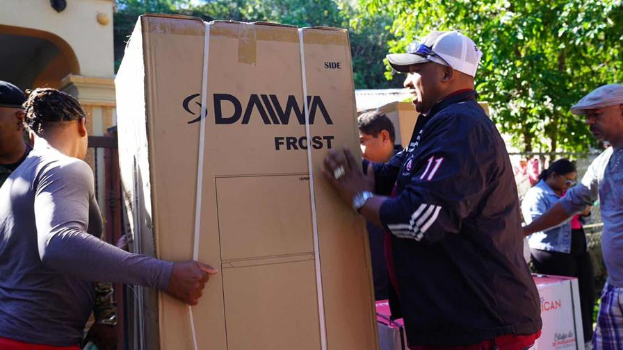 Gobierno asiste a familias afectadas por explosi&oacute;n de tuber&iacute;a en Sabana Iglesia en Santiago