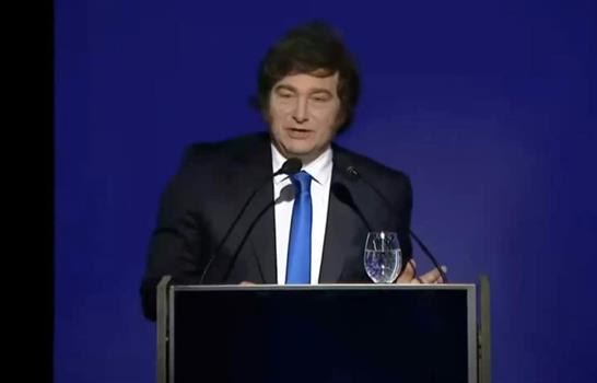 Milei recibe doctorado honoris causa en Administraci&oacute;n de la Universidad Santiago de Cali