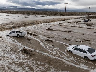 Lluvias disminuyen en California y se preparan para fuertes vientos