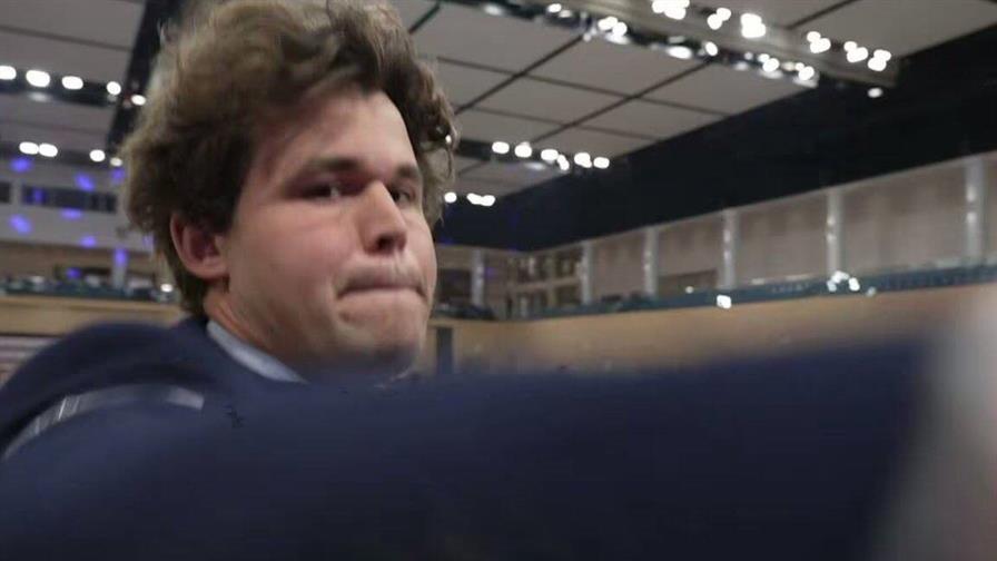 Carlsen se complica el triunfo tras ceder ante Art&eacute;miev, que empata en cabeza con Niemann