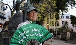 Una ola feminista rechaza una nueva ley que pone en jaque el aborto en Puerto Rico