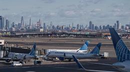 M&aacute;s de 1,700 vuelos cancelados en el &aacute;rea de Nueva York por tormenta de nieve
