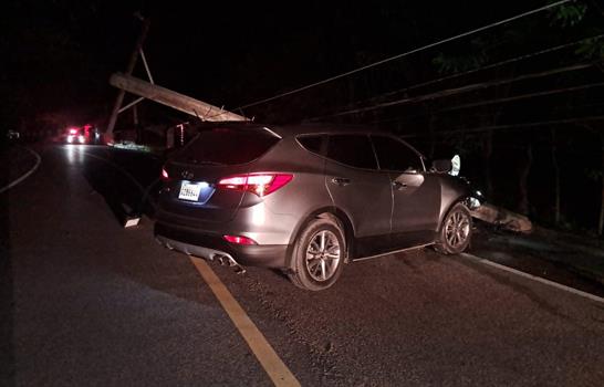 Accidentes de tr&aacute;nsito que terminan en apagones: 84 postes da&ntilde;ados en Santiago