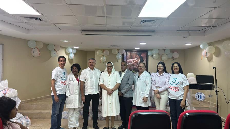La Fundaci&oacute;n Sonrisa de &Aacute;ngel entrega 252 kits para beb&eacute;s prematuros