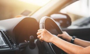 Las conversaciones al volante pueden influir en las habilidades de conducci&oacute;n, seg&uacute;n estudio